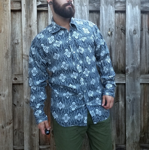 Patagonia Organic Cotton Patterned Button Down - Picture 2 of 7